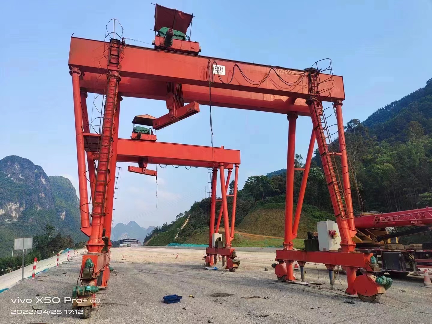 内蒙古乌海单悬臂门式起重机厂家 单悬臂门式起重机司机室设计：安全与场景适配的核心逻辑