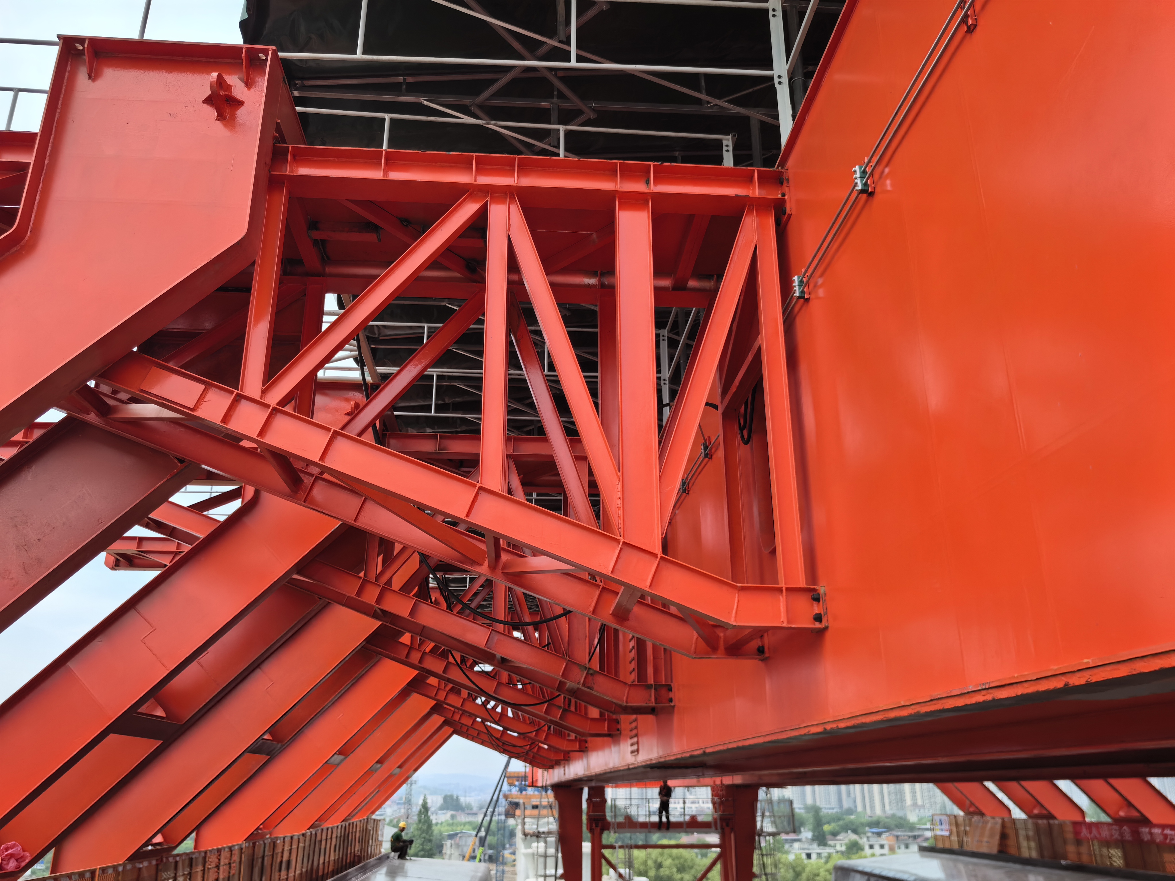 云南曲靖移动模架厂家 上行式移动模架下降、横向开启与纵移下一孔位循环过程解析