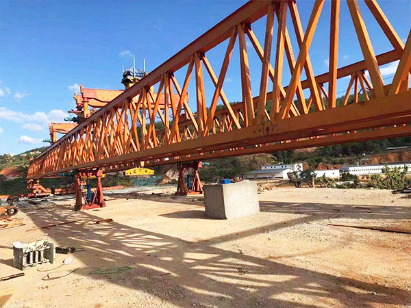 河南驻马店架桥机厂家 吊稳梁行衡无忧：双导梁架桥机吊具与平衡装置实操要义