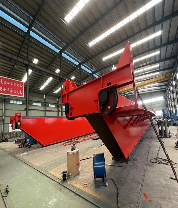 广东汕头桥式起重机厂家 QE双小车桥式起重机：协同吊运的高效搭档