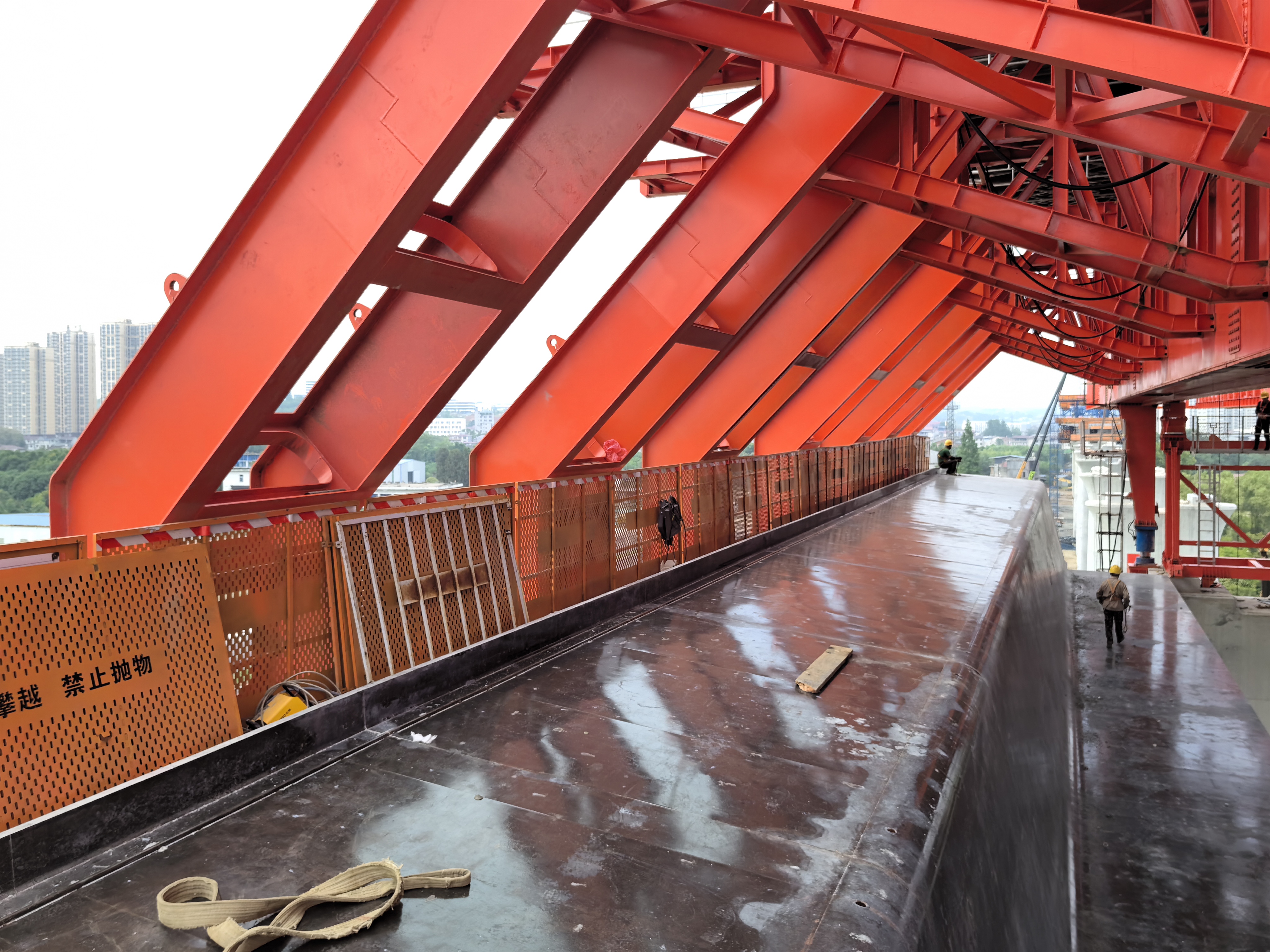 黑龙江大兴安岭移动模架厂家 下行式移动模架横梁：间距与底模受力